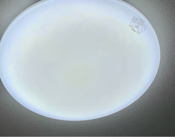部屋の照明カバーの内側に黒い汚れみたいなものがあるのですが、これっ 