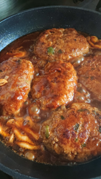 ハンバーグ 煮込みハンバーグ好き 生焼きにならないように焼いて Yahoo 知恵袋
