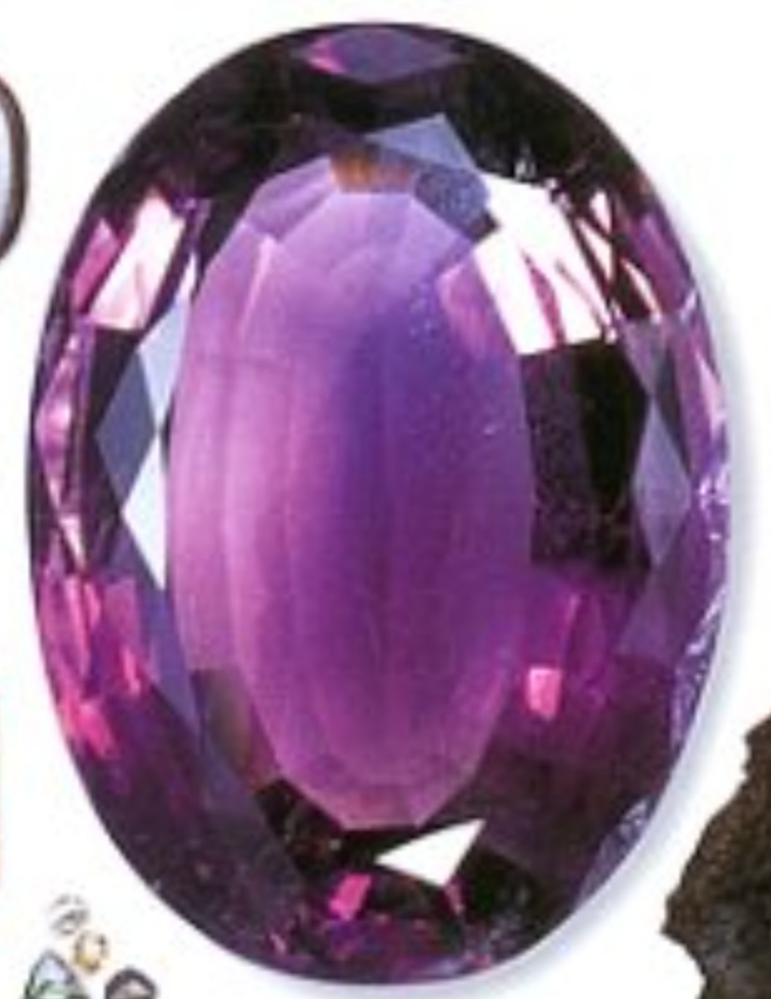 この宝石はアメジストですか? - 黒っぽく見えるのは光の加減のせい ...