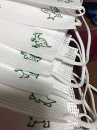 孫の不織布マスクにイラストと名前を書いてと言われて書いているのです Yahoo 知恵袋