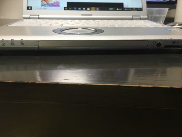 CDを入れるところの開け方がわかりません、イジェクトボタンがないタ