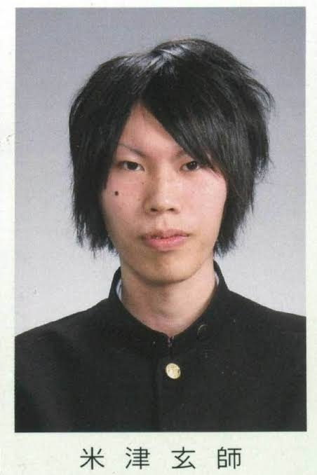 米津玄師の卒業写真です。同級生が悪意をもって流出させたのでしょうか