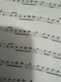 アルトサックス用の短調の楽譜を見ていたら でも でもない記号が出てきたのです Yahoo 知恵袋