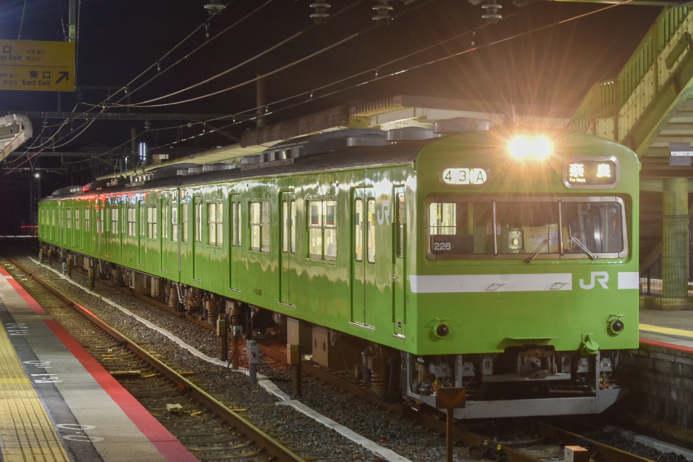 鉄オタの友達(所謂テツトモ)から、(夜に駅で撮影する際)光芒(光条