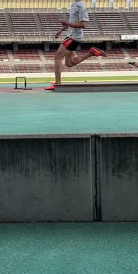 走り幅跳びの踏切でよく 腰が乗ってないために 潰れていると言われま Yahoo 知恵袋