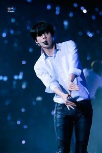 Exoのセフンさんの肩幅が49cmらしいのですが これって男性の中でも広い方 Yahoo 知恵袋