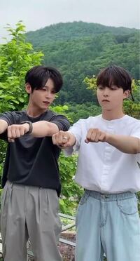 この左の方 誰なのか教えてください 韓国人の方だと思います Yahoo 知恵袋