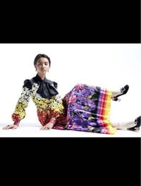 このワンピースどちらのブランドのワンピースかわかりますでしょうか こち Yahoo 知恵袋