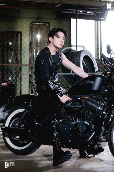 このBTSのジョングクが乗っているHARLEYDAVIDSONの種類を教えて