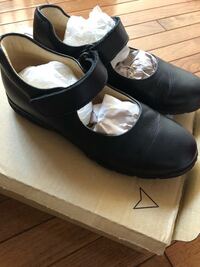 1歳児と5歳を連れて義父の葬儀に参加しますが ヒールのない靴だとだめで Yahoo 知恵袋