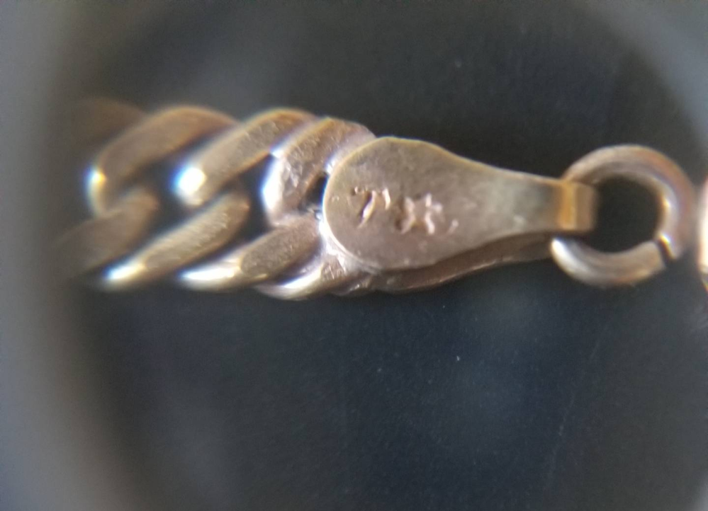 金色のネックレスで7☆に見える刻印のみ750やK18、585やK14も