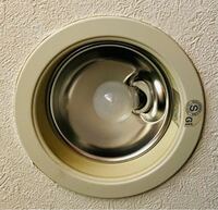 ミニクリプトン球のようなこの電球は、消費電力高いですか？電球には何も記載がなく、ソケットに小さい文字で記号？が書いてはありましたが、判読できず…。 消費電力が高いならば、LED電球と、センサー付きLED電球と二つ欲しいです。
