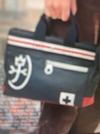 カステルバジャックのトートバッグを持ってる40代のおじさんに対して一般的な人 Yahoo 知恵袋