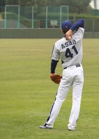 中日ドラゴンズのプロ野球選手は普段はどこで練習してるんでしょうか？ 野球初心者なのですが、最近野球の試合を観戦して中日ドラゴンズのファンになりました！
特に浅尾投手のファンです！
試合観戦じゃ距離が遠いので、近くで練習風景とか見てみたいです♪
私は九州在住なのでナゴヤドームとかなかなか行ける機会がないのですが…普段はどこで練習してるんでしょうか？？
ファンイベント等参加された事ある方...