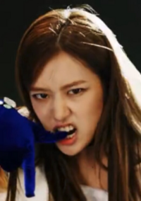 Iveこれはtwiceのttポーズ真似てるんですか 全然似ていません Yahoo 知恵袋