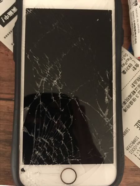 iPhone8 画面割れあり 大至急。iPhone8ですが、事故で画面がバキバキに割れてしまいました