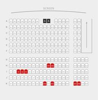至急です。 画像のように座席がKまでしかない映画館では、Gの列を選ぶとスクリーンが近すぎて見にくいでしょうか？