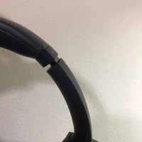 WH-1000XM4で、右側のヘッドバンドの調節がちょっと緩いので
