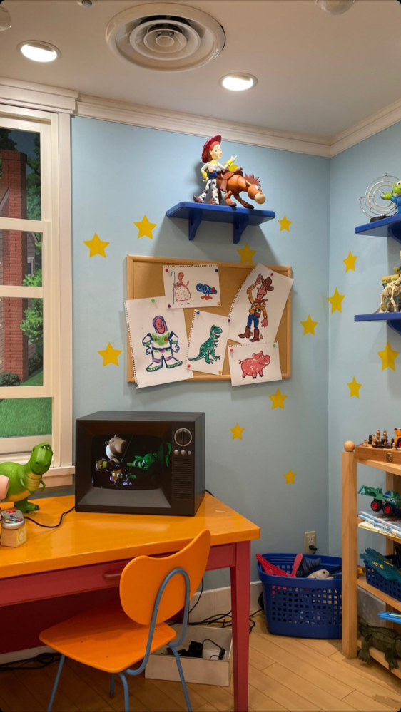 この場所ってディズニーですか ディズニーストア渋谷公園通り店 Yahoo 知恵袋