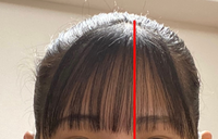 前髪の中心が左に寄っていて、左右非対称に見えてしまいます(;-;)
証明写真を撮ると顔がすごく歪んで見えるのですが、前髪の中心のずれを治す方法はありませんか？ 
