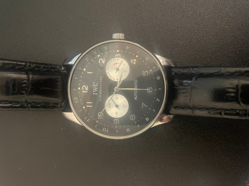 IWCの腕時計なんですけどいろいろ調べたのですが、型式がわからなくて写真で分かる方いますか？ 偽物なんですかね？