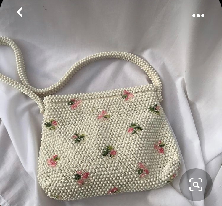 このバッグとても可愛いと思うんですけど、Pinterestで見つけたのでどこに売ってるかなど詳しいことは全く書かれてないので買いたくても買えません…これはだれかの手作りのものなのでしょうか？ な...