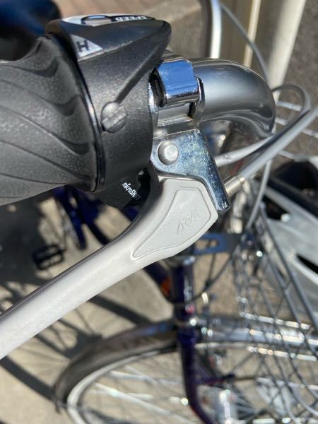 自転車レバーのこのネジの取り外し方の仕方を教えてください。真ん中のまるいやつです