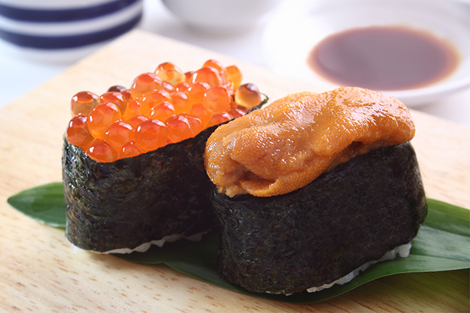 回転寿司に行ったら軍艦巻きは食べますか？
