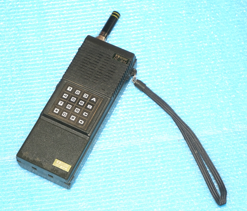 ICOMのテンキー付430MHzハンディ機IC-3NTの詳細を調べていますが