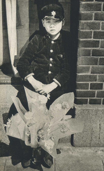 昭和14年の街角の花売りの少年ですが 戦前は花売りの子供が多かったらしく 雑 Yahoo 知恵袋