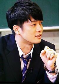 福山潤さんのこの髪型にしたいのですが 理容室でオーダーする場合はどの様に言え Yahoo 知恵袋