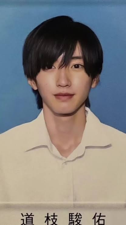 この時のみっちーは一重ですか 右目は髪で隠れて見えないですが Yahoo 知恵袋