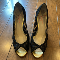 すみません このパンプスのブランド名が読めないのですが どこの物か Yahoo 知恵袋