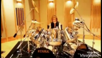 yoshikiさんのこのドラムセットは総額いくらぐらいするのでしょうか？ -... - Yahoo!知恵袋