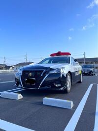 このパトカーの赤色灯の真ん中に着いているのはカメラですか レーザー Yahoo 知恵袋