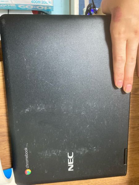 Chromebookの天板？表面が白く汚れているのですが、なんとかとる方 