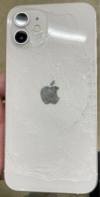 iPhone12です!! - 背面のガラスが割れてしまったのですが iPhone12です!! - 背面のガラスが割れてしまったのですが