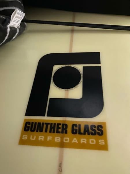 質問失礼します 14年前にカリフォルニアのマリブでオーダーした Gunter Glass surfboards のロングボードを知り合いからもらったのですが、ネットで調べてもでてきません。 どな...