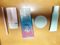 メイク初心者です とりあえず下地だけでもと購入してみたのですが これらの製品 Yahoo 知恵袋