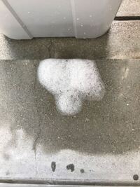 ベランダのコンクリート のところに油を溢してしまいポツポツと痕になってしまい Yahoo 知恵袋