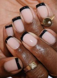 質問です このフレンチネイルってワンカラーグラデーションかデザイン Yahoo 知恵袋