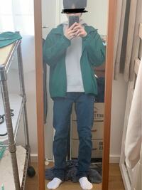 変な服で出かけて