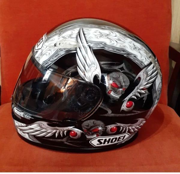 たったったん SHOEIのフルフェイスヘルメットなんですけど、このシールドの