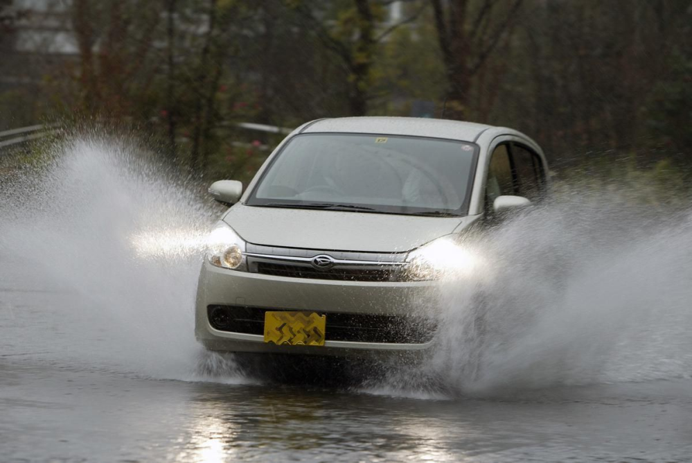 大雨のときに4wdにして自動車に乗ったことがある方にお伺いをいたします 大 Yahoo 知恵袋