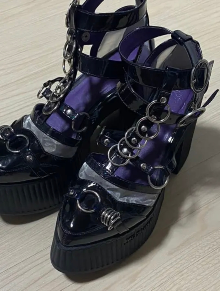 これは本当にyosuke（ヨースケ）の靴ですか？公式のサイトに載ってないので不安になってしまって、、、。証拠の写真などがあれば見せていただきたいです。
