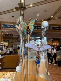 ディズニーランドのボンボヤージュのお土産屋さんの内装にこの様なオブジェがあり Yahoo 知恵袋