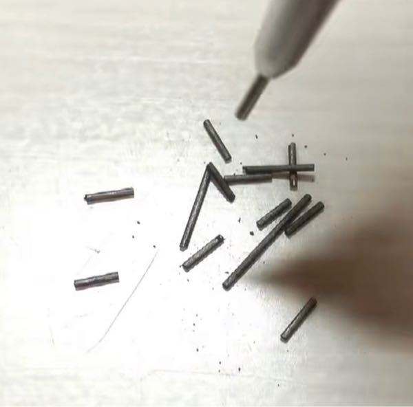 シャー芯こんな感じで切れて出てくるんですけどこれ直せるんです