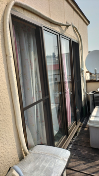 南向きベランダ窓に日除けをつけたいのですが 外の窓枠にフックを貼り Yahoo 知恵袋