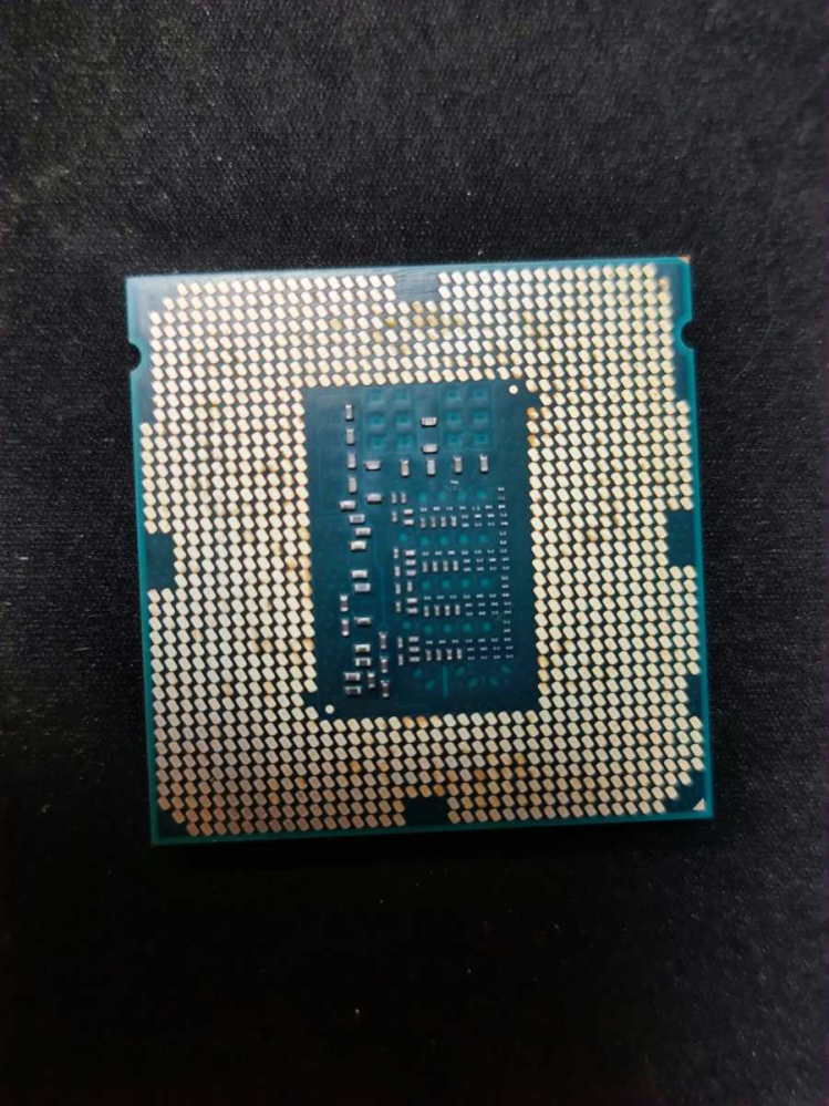 CPUの裏の変色(写真参照)って大丈夫なんですか？