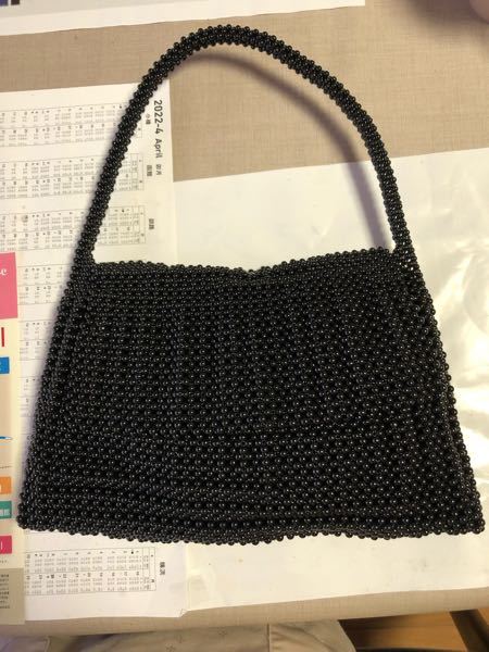 黒珊瑚のバッグは、結婚式の参列で使っても大丈夫だとしょうか